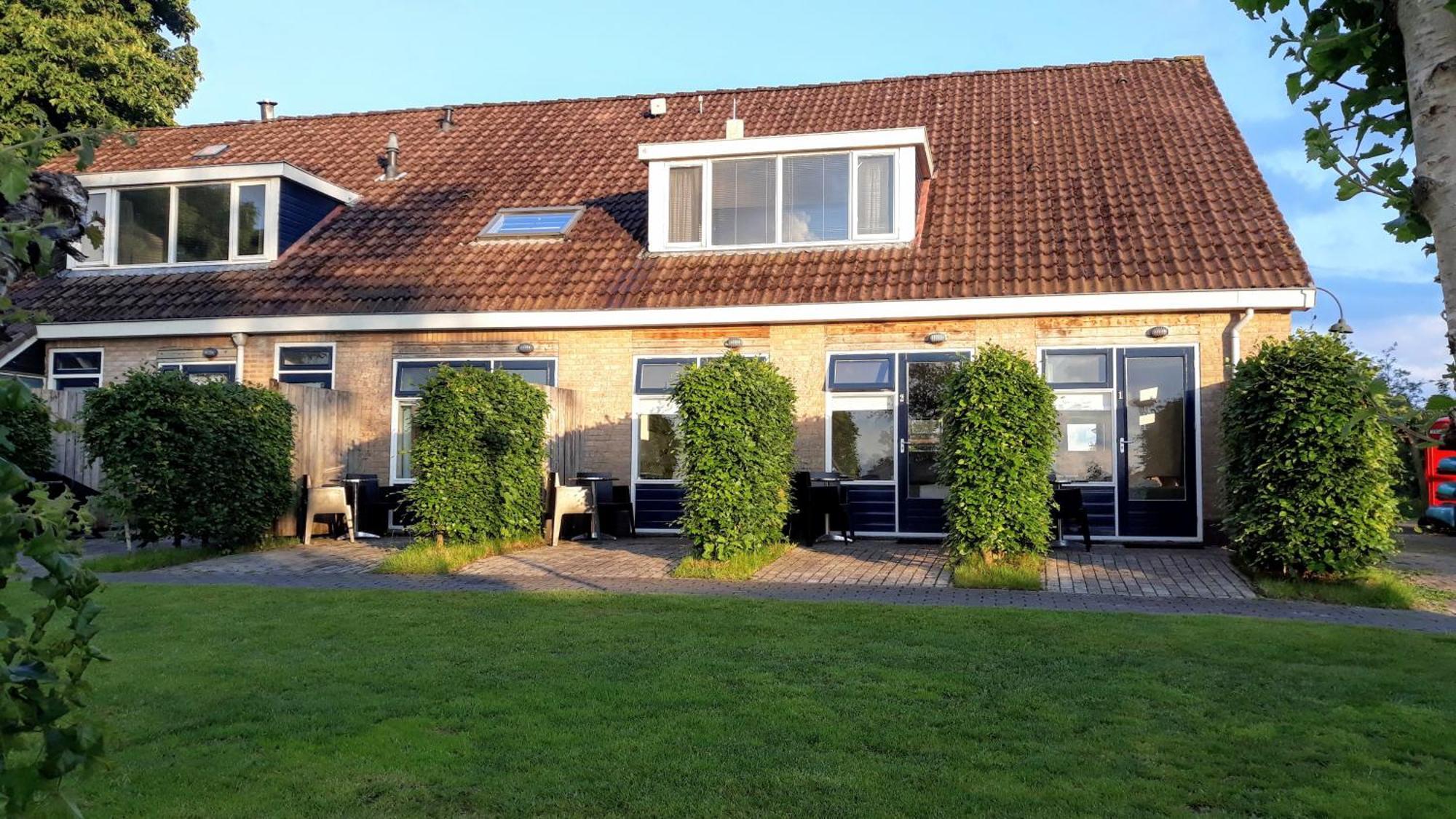 Simmerwille B&B- Camping- Bootverhuur Earnewald Bagian luar foto