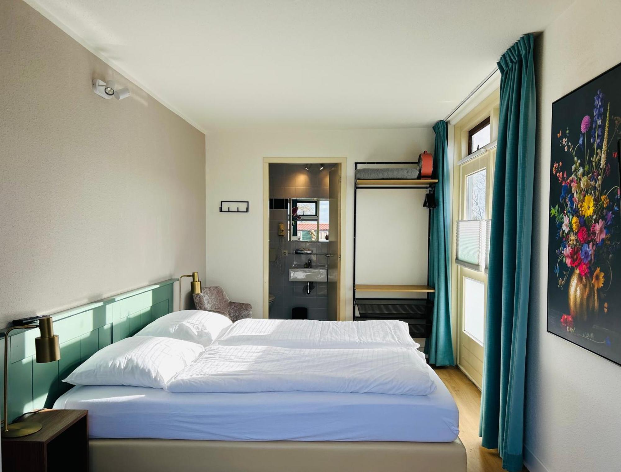 Simmerwille B&B- Camping- Bootverhuur Earnewald Bagian luar foto