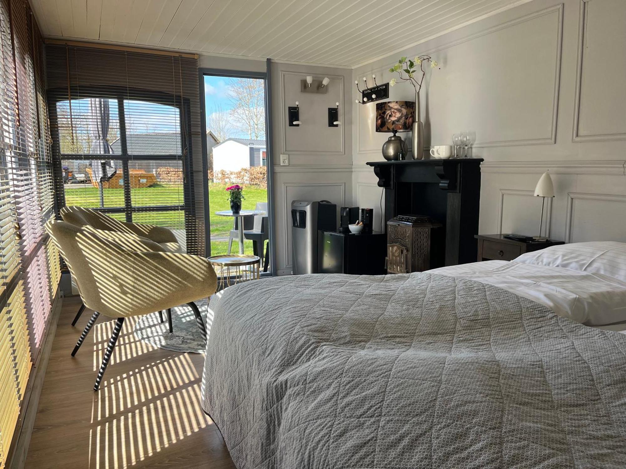 Simmerwille B&B- Camping- Bootverhuur Earnewald Bagian luar foto